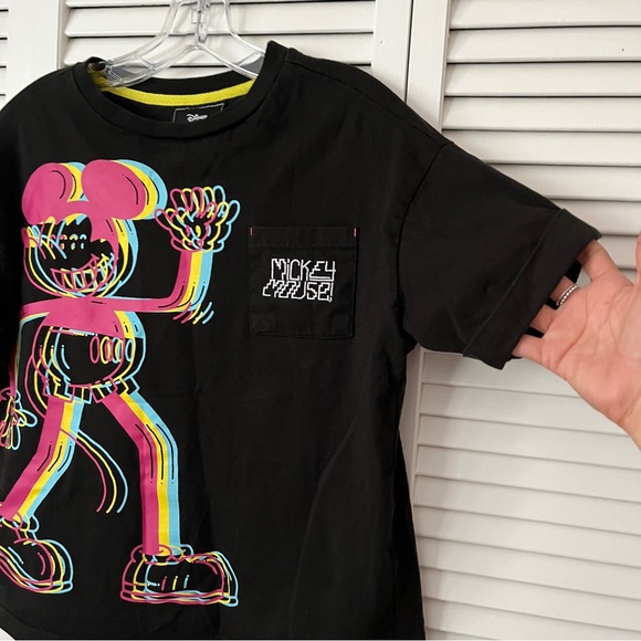 Disney Artist series tee by Rafael Faria from The Walt Disney Company Brazil, XS - Picture 6 of 7